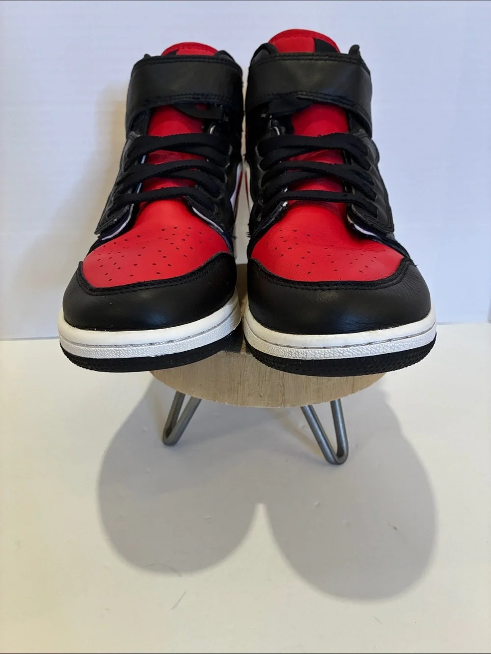 Air Jordan 1 High FlyEase 'Bred' Sneakers